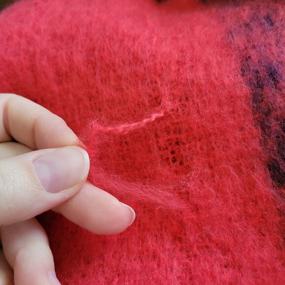 Unbranded Red & Navy Plaid Fringed Acrylic Knit Scarf - Picture 6 of 6